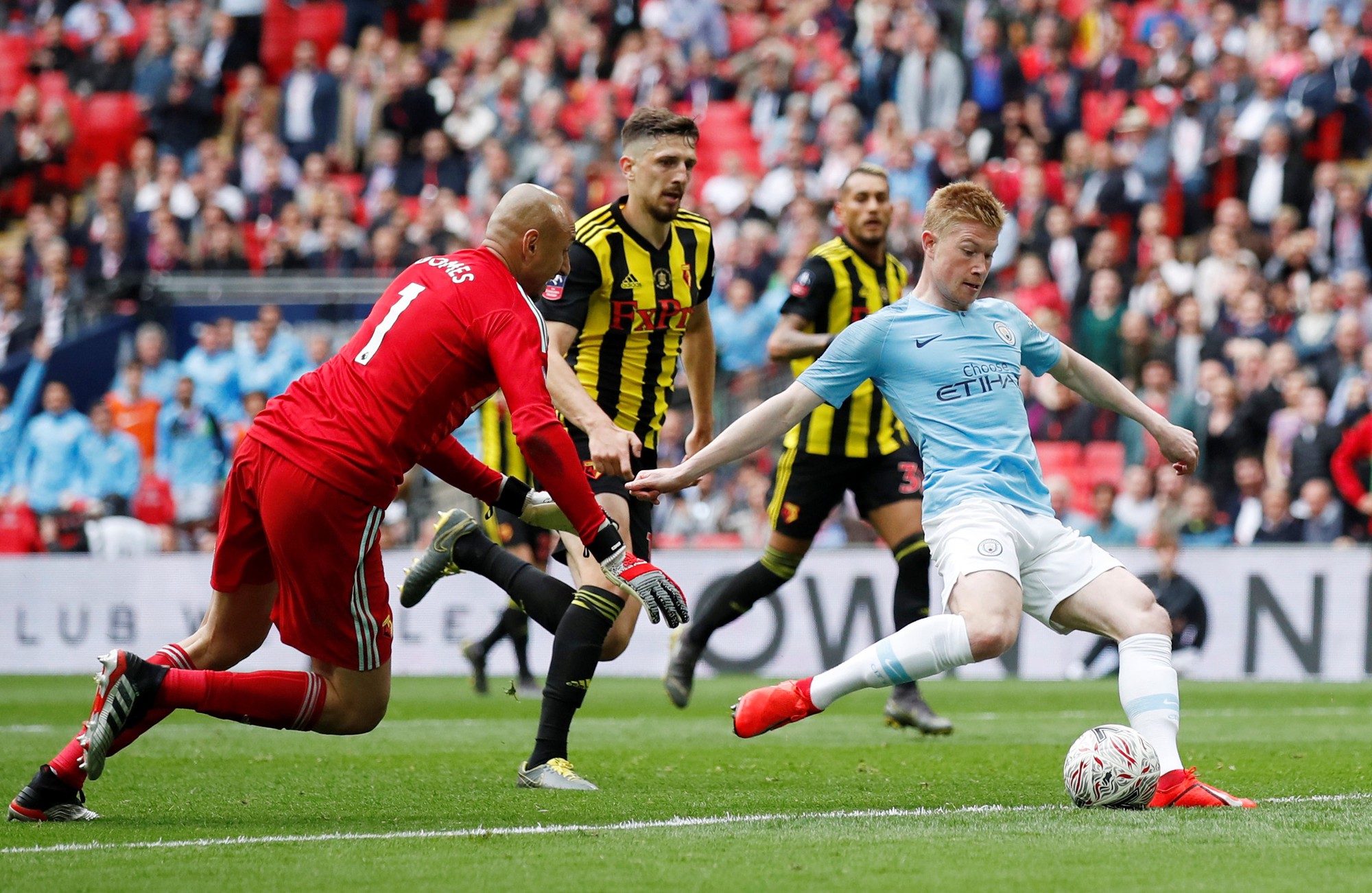 V&ugrave;i dập Watford, Man City đoạt ng&ocirc;i v&ocirc; địch FA Cup sau 8 năm - Ảnh 4.
