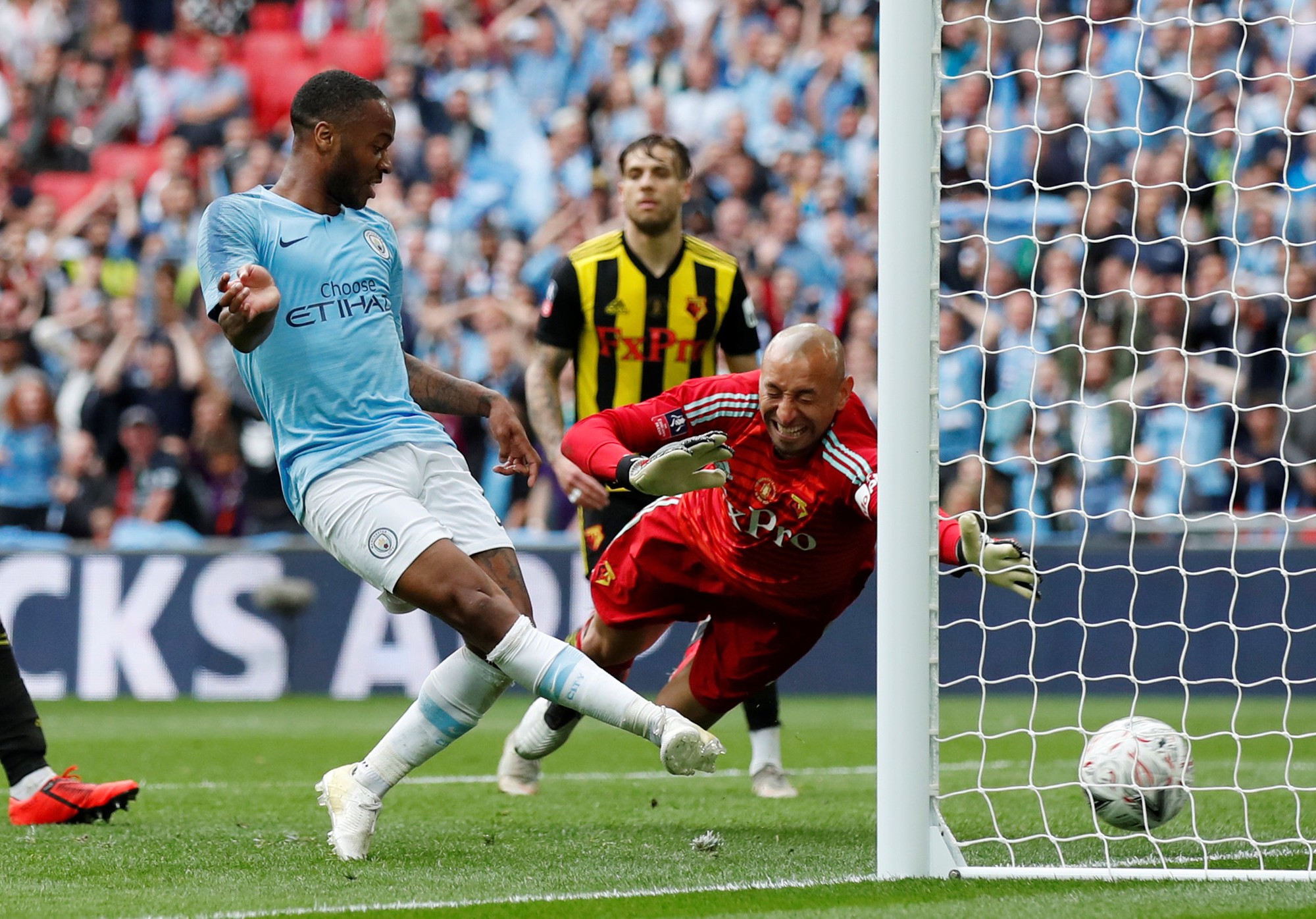 V&ugrave;i dập Watford, Man City đoạt ng&ocirc;i v&ocirc; địch FA Cup sau 8 năm - Ảnh 6.