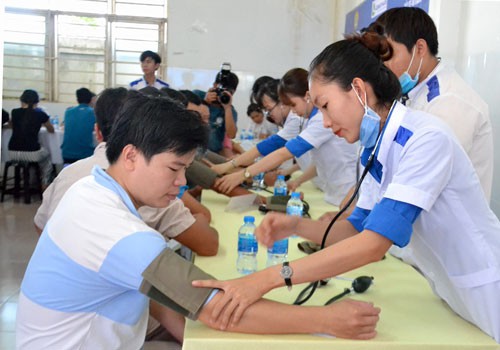An Giang: Khám bệnh, phát thuốc miễn phí cho công nhân