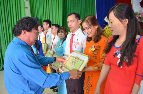 CÔNG ĐOÀN CAO SU VIỆT NAM: Tuyên dương điển hình học tập Bác Hồ