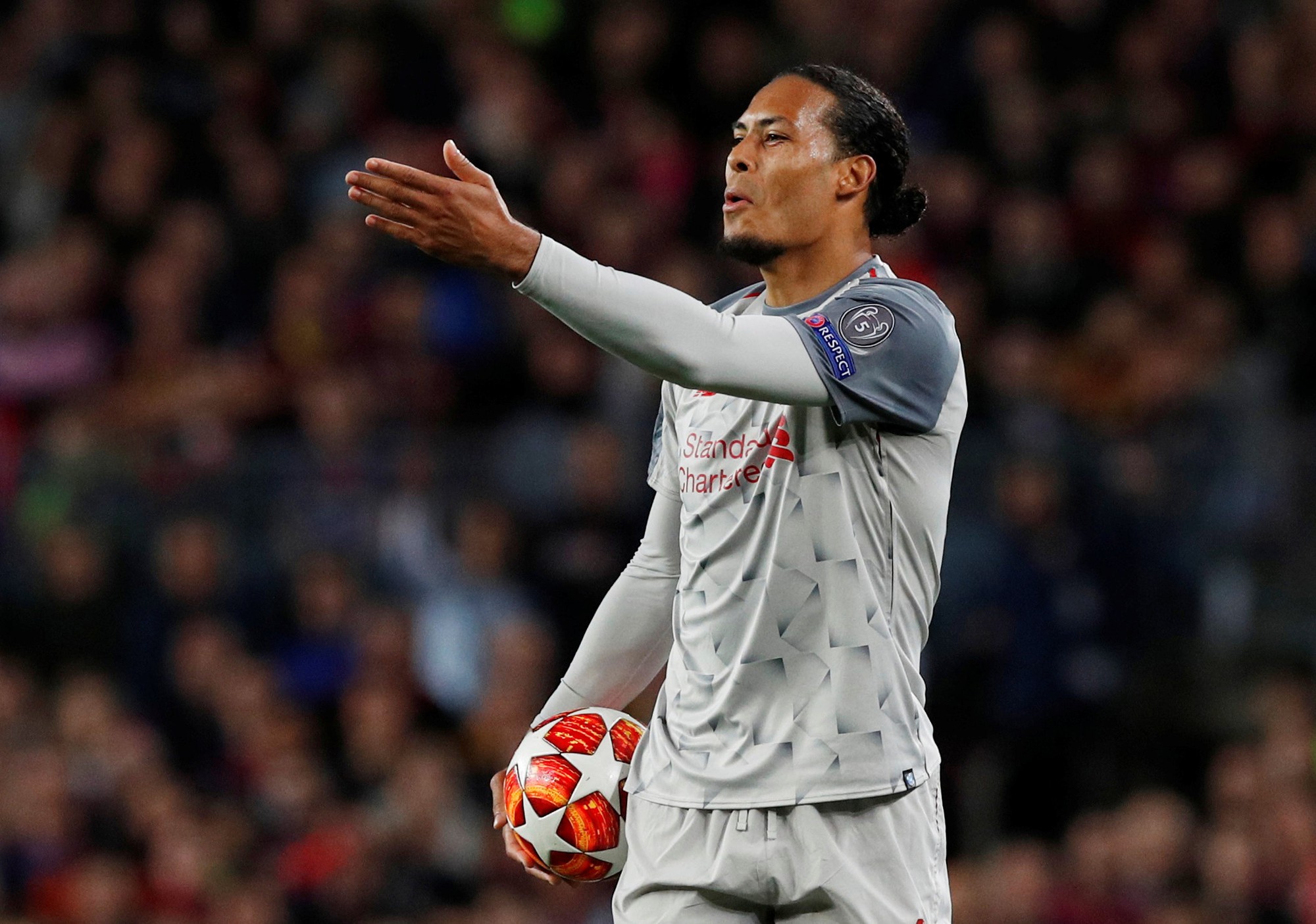 Xem Van Dijk cầu cứu đồng đội để ngăn chặn Messi - Ảnh 3.