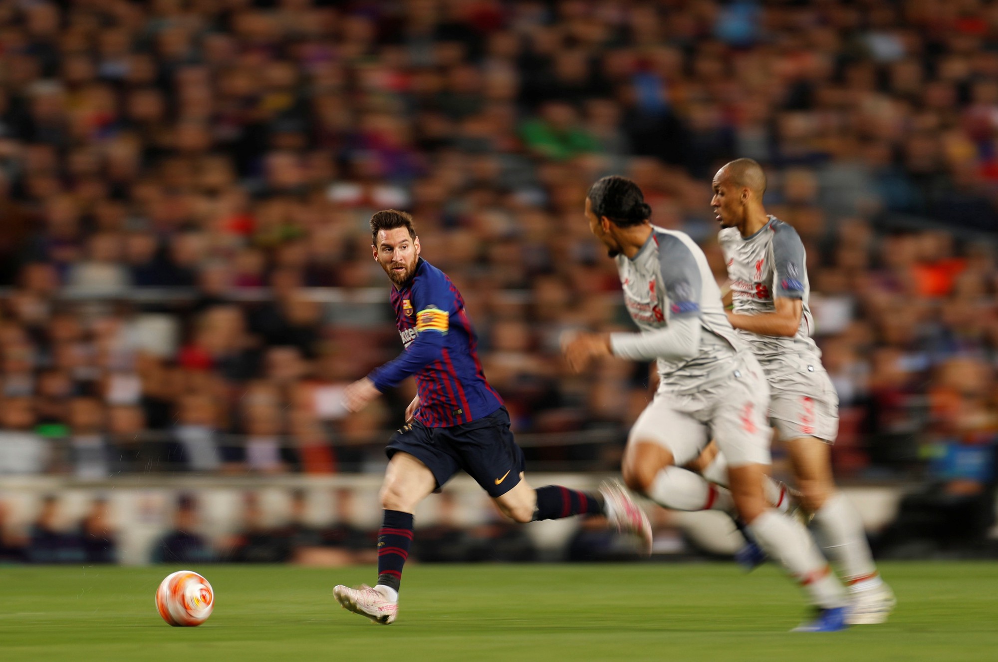 Xem Van Dijk cầu cứu đồng đội để ngăn chặn Messi
