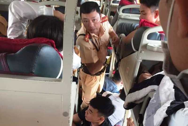 Bắt xe giường nằm 46 chỗ "nhồi nhét" 80 người