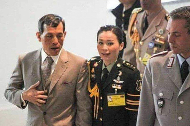 Ho&agrave;ng hậu Th&aacute;i Lan l&agrave; ai trước khi được sắc phong? - Ảnh 1.