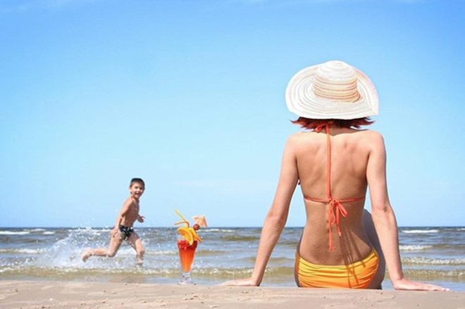 Bí quyết da không bị đen khi đi tắm biển dành cho các nàng