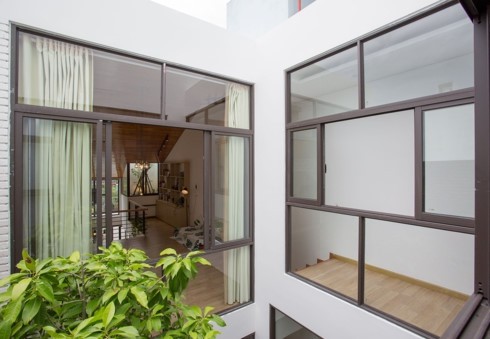 Nh&agrave; tối giản nhưng đầy đủ &aacute;nh s&aacute;ng v&agrave; c&acirc;y xanh - Ảnh 8.