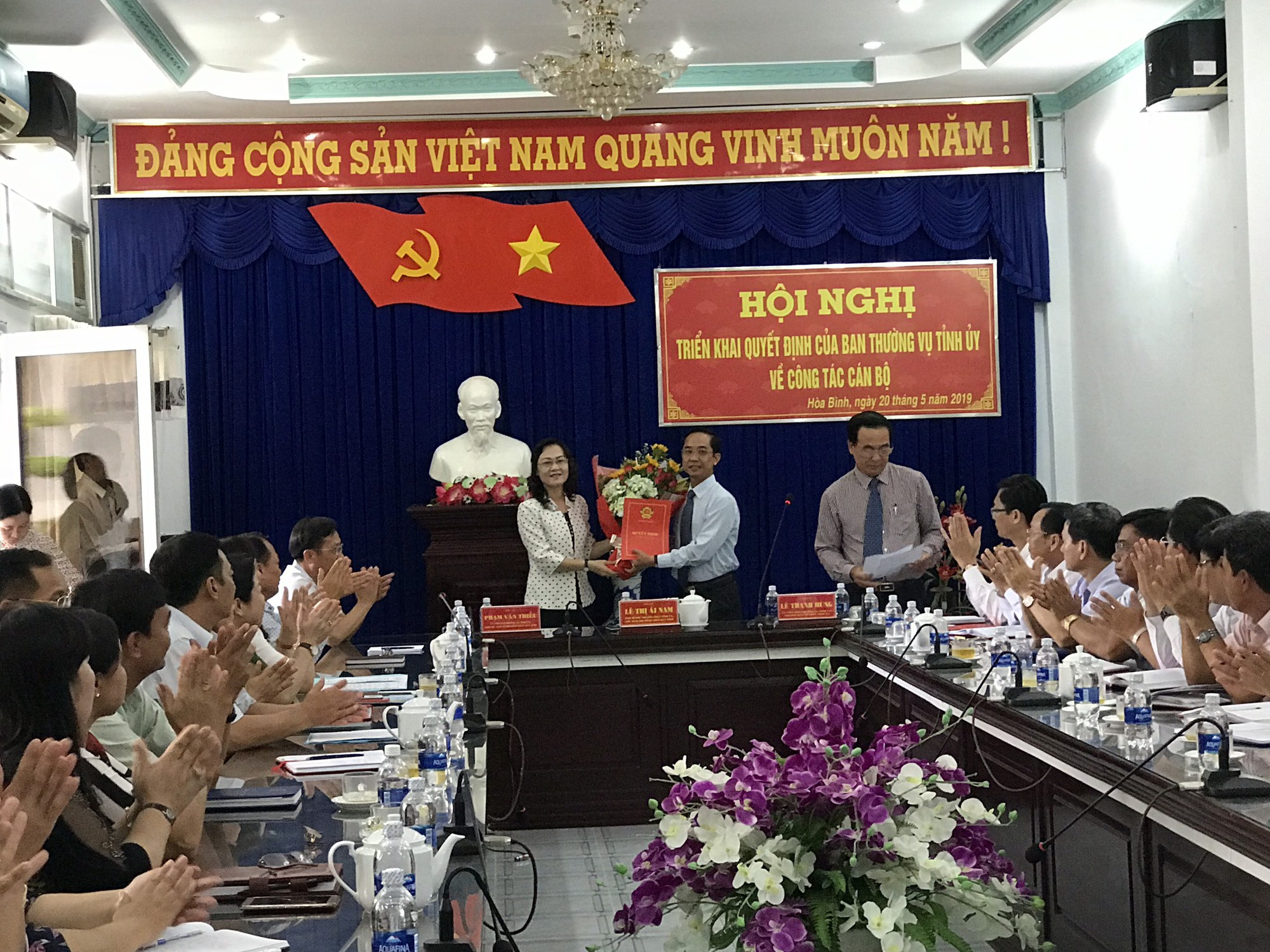 B&iacute; thư huyện sau khi bị kỷ luật l&agrave;m... ph&oacute; gi&aacute;m đốc sở - Ảnh 1.