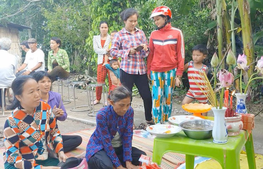 Dẹp bỏ b&agrave;n thờ c&uacute;ng b&aacute;i hoa x&aacute;c thối nhưng nghĩ l&agrave; hoa thần - Ảnh 4.