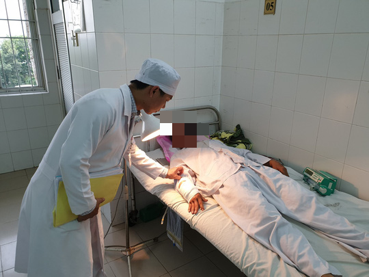 Lần đầu tiên ở ĐBSCL nối mạch máu vi phẫu không cần kim khâu
