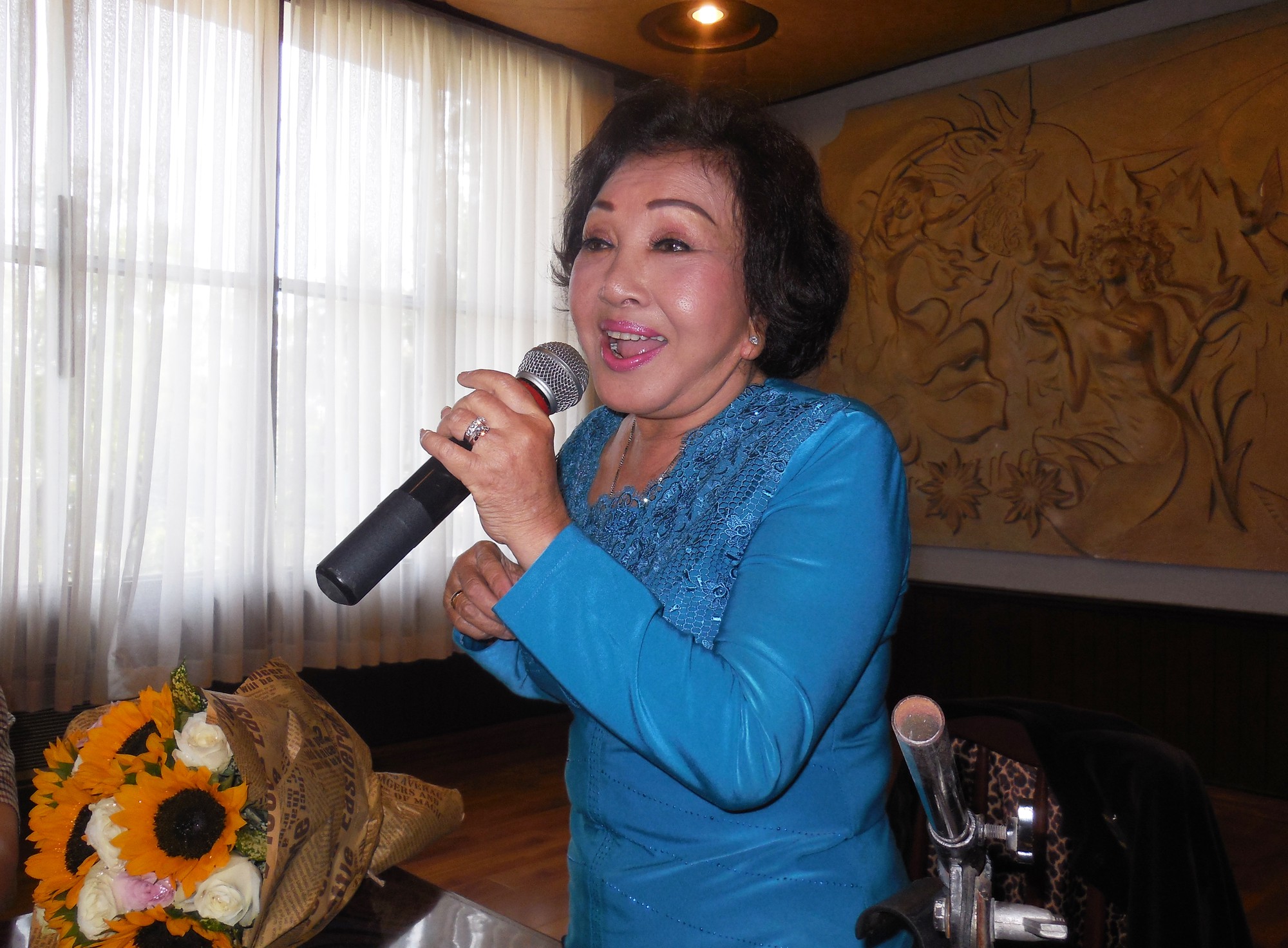 Nghệ sĩ Hồng Nga trải lòng khi nghe MC Quyền Linh muốn rời khỏi showbiz