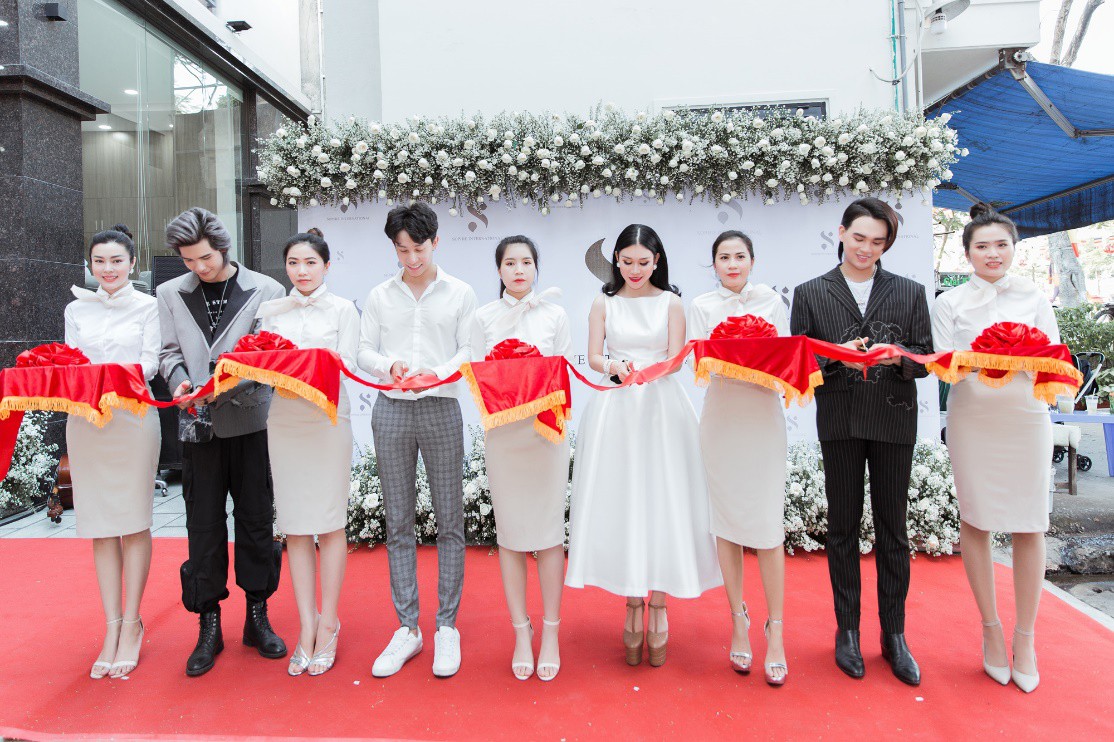 Sao Việt dự lễ khai trương thẩm mỹ viện Sophie International chuẩn 5 sao