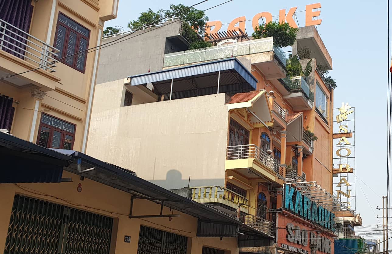 Nổ súng hỗn chiến tại quán karaoke, 1 người chết, 2 người bị thương