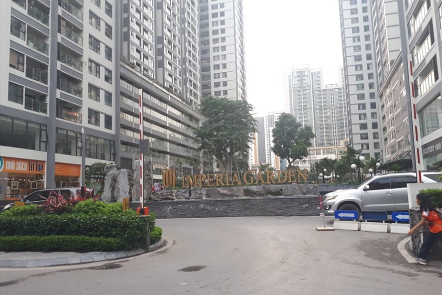 Người nước ngoài bị tố liên tiếp sàm sỡ cô gái rồi thiếu nữ trong thang máy