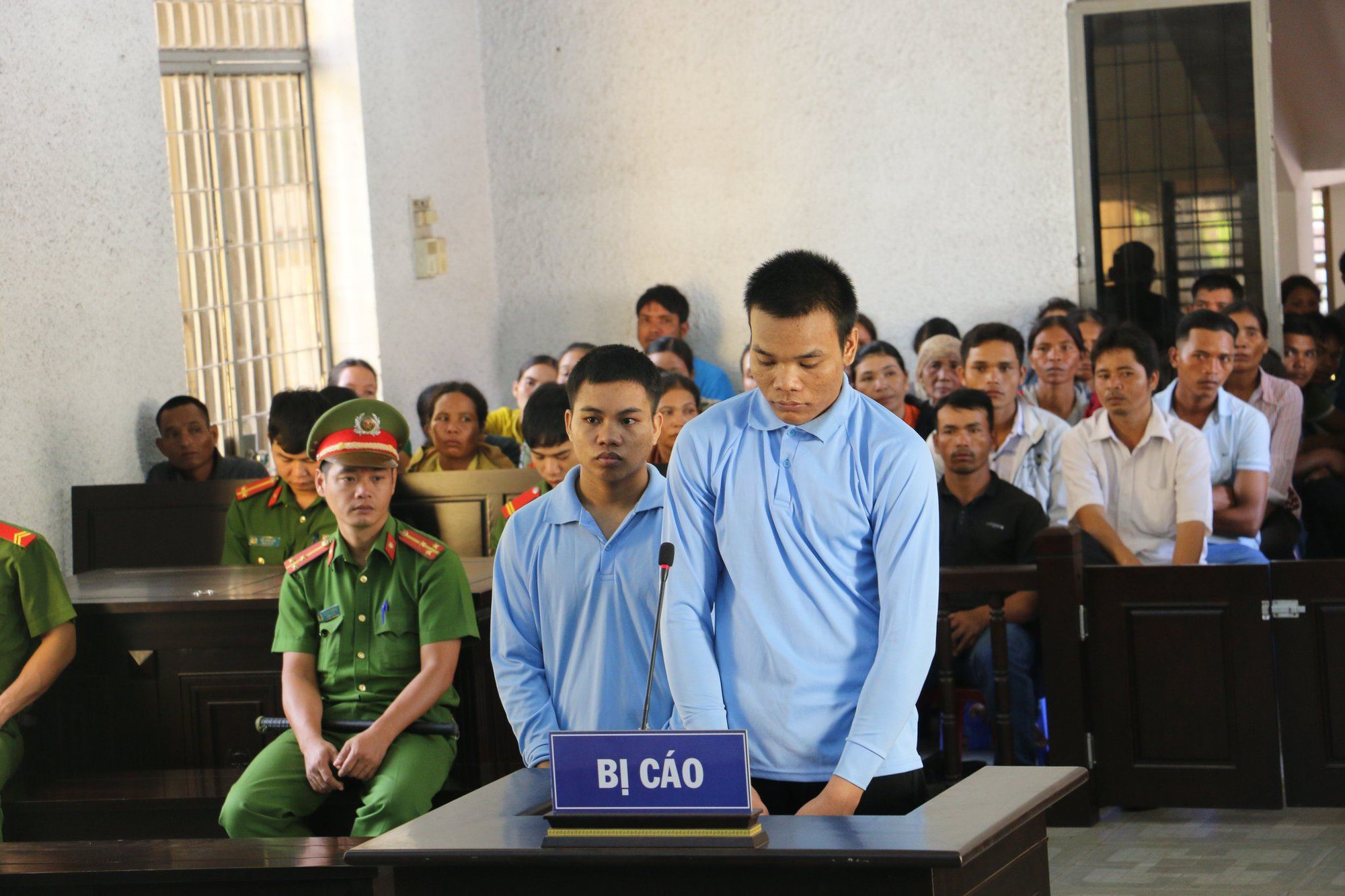 Ăn cưới về bị đ&aacute;nh nhầm đến chết - Ảnh 1.