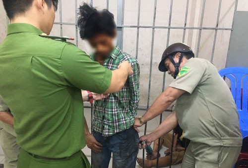 Công khai tiêm chích ma túy (*): Gian nan cai nghiện tại nhà