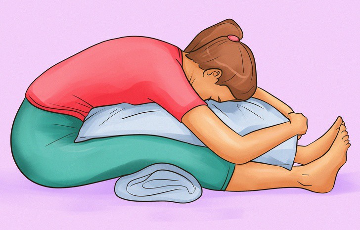8 mẹo giảm đau lưng kh&ocirc;ng cần d&ugrave;ng thuốc cho d&acirc;n văn ph&ograve;ng - Ảnh 1.