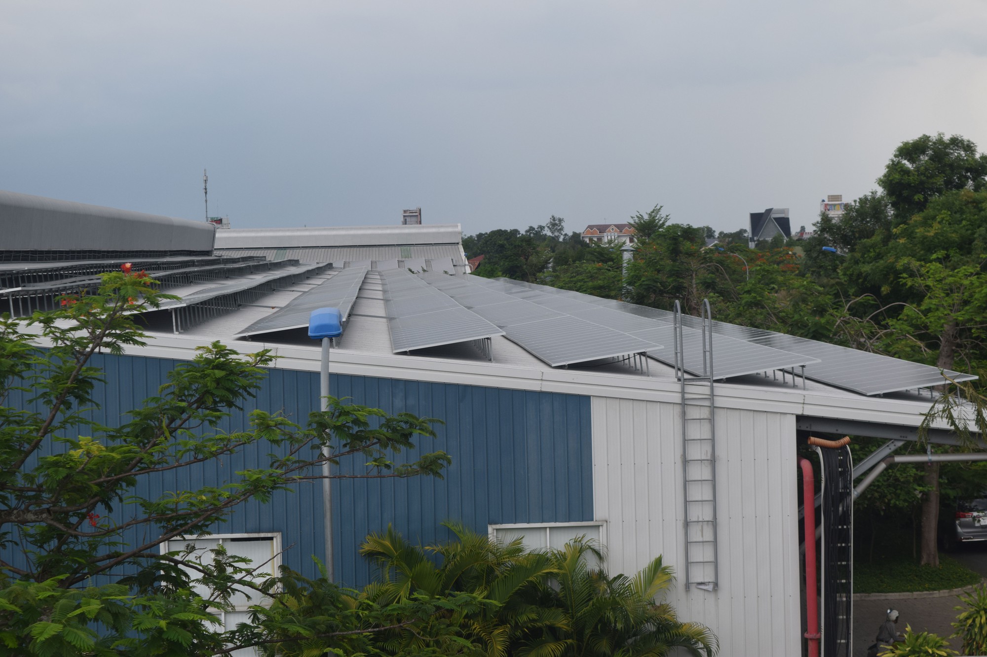 Rộ dịch vụ thu&ecirc; hệ thống điện mặt trời - Ảnh 1.