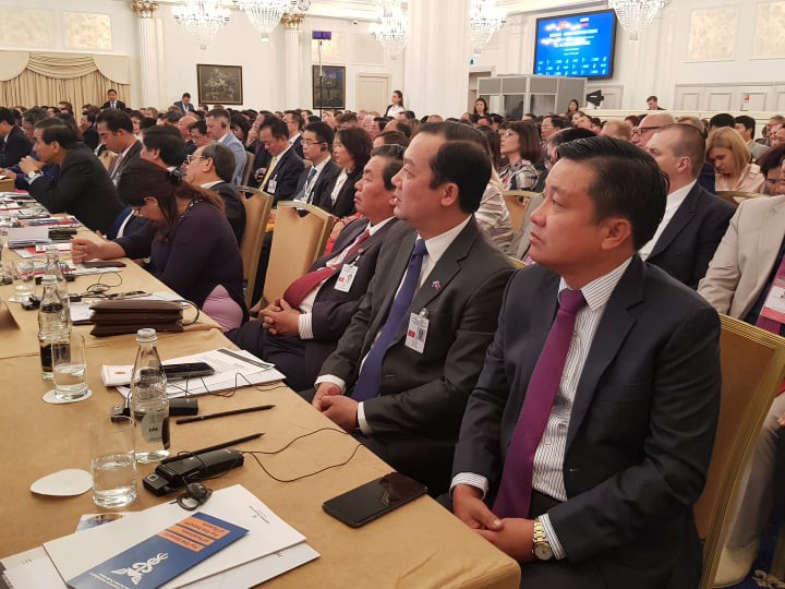 Thủ tướng: Doanh nghiệp Nga h&atilde;y y&ecirc;n t&acirc;m, con ch&aacute;u c&aacute;c bạn cũng y&ecirc;n t&acirc;m l&agrave;m ăn tại Việt Nam - Ảnh 4.