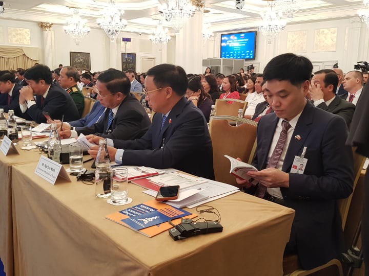 Thủ tướng: Doanh nghiệp Nga h&atilde;y y&ecirc;n t&acirc;m, con ch&aacute;u c&aacute;c bạn cũng y&ecirc;n t&acirc;m l&agrave;m ăn tại Việt Nam - Ảnh 3.