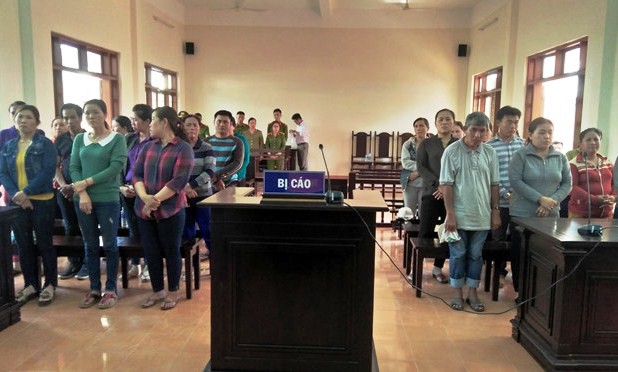 Quảng Ngãi: 15 đối tượng trải chiếu, chặn xe Quốc lộ 1 gây rối lĩnh án