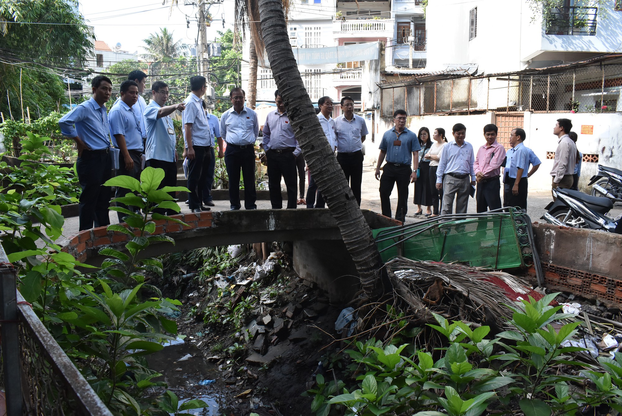 Sân bay Tân Sơn Nhất đang rất căng thẳng... - Ảnh 2.