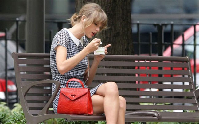 10 b&iacute; mật th&uacute; vị về chế độ ăn ki&ecirc;ng của Taylor Swift - Ảnh 1.