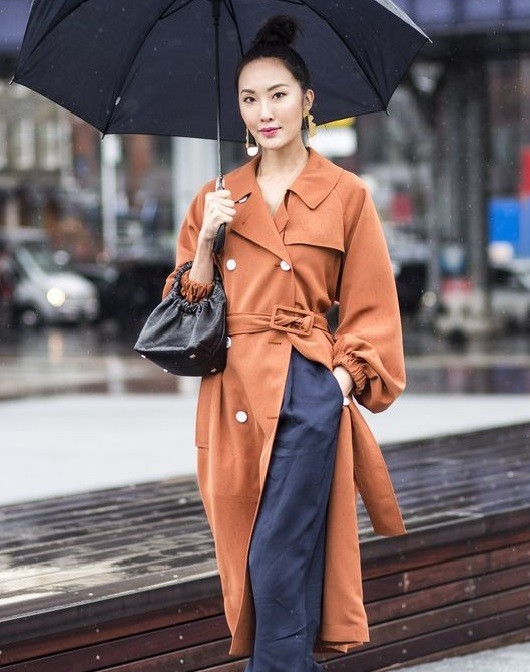 Những quy tắc thời trang khi diện đồ ngày mưa - Ảnh 3.
