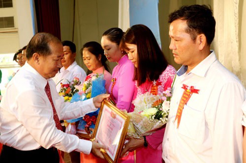 ĐỒNG THÁP: Biểu dương 90 công nhân, lao động tiêu biểu
