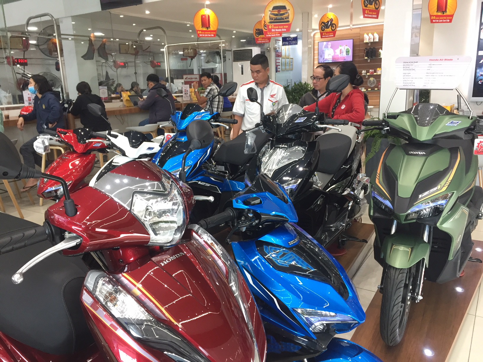 Honda Việt Nam hứa tăng sản lượng, hạn chế đội giá xe tay ga