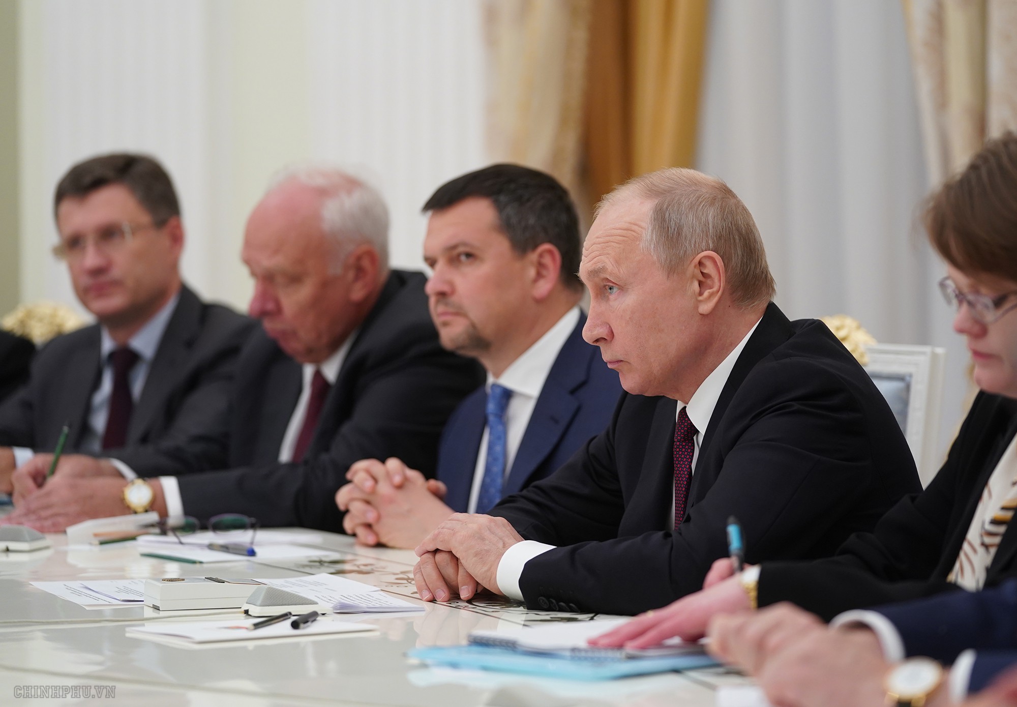 Thủ tướng Nguyễn Xuân Phúc hội kiến Tổng thống Nga Putin - Ảnh 3.
