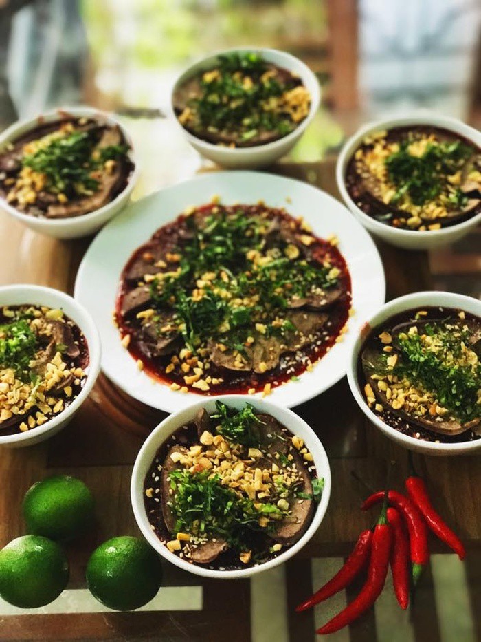 Độc đ&aacute;o tiết canh từ củ dền ngon như thật lại an to&agrave;n - Ảnh 1.
