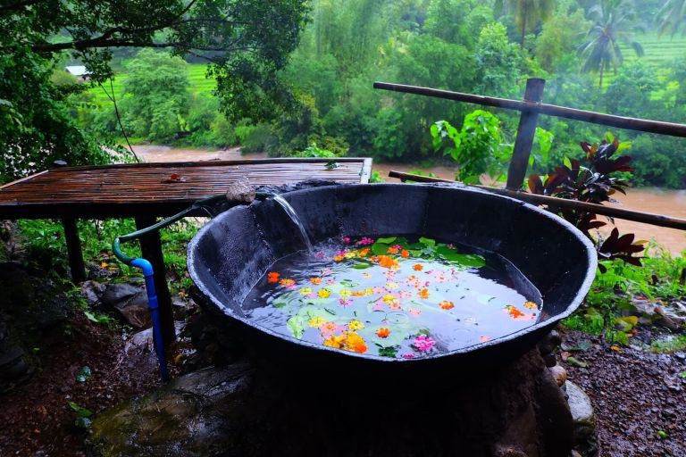 Tắm vạc dầu, trải nghiệm kh&oacute; qu&ecirc;n ở Philippines - Ảnh 3.