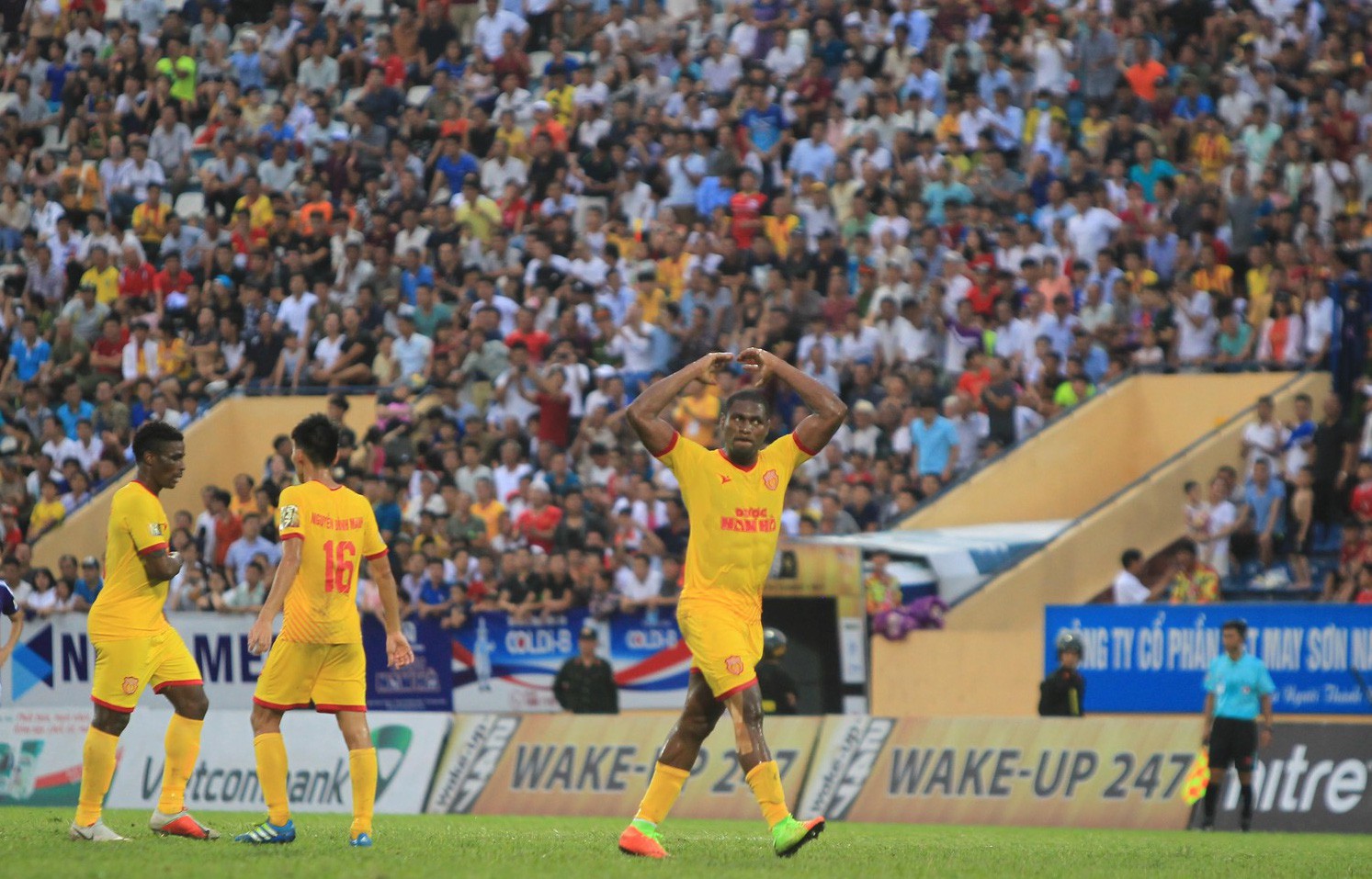 Thua Nam Định, H&agrave; Nội FC chưa biết thắng khi xa s&acirc;n H&agrave;ng Đẫy - Ảnh 2.