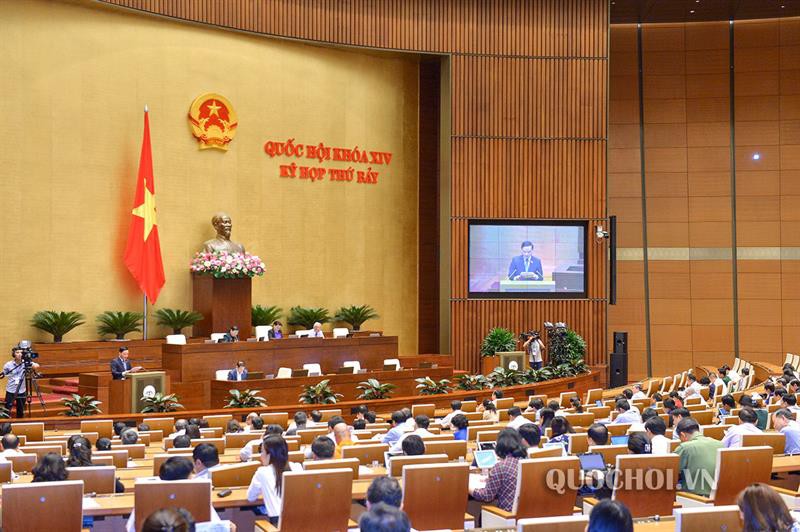 Không nên bỏ kỷ luật giáng chức