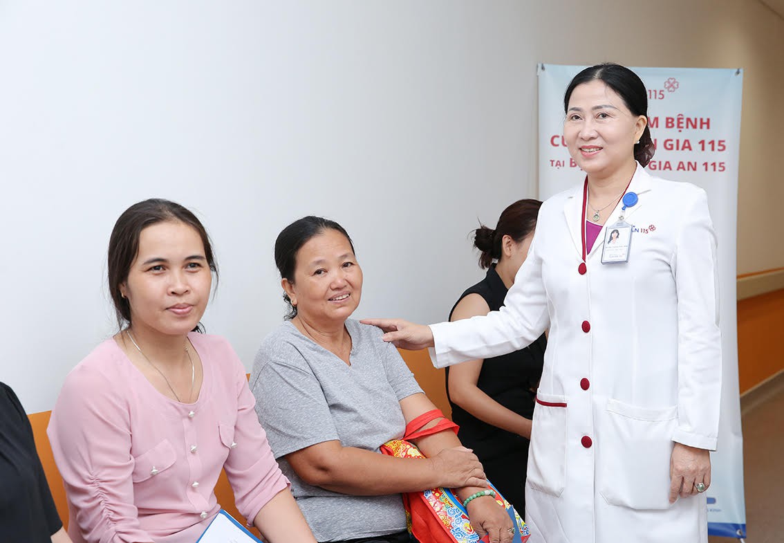 Khám miễn phí và tặng quà cho 150 công nhân hoàn cảnh đặc biệt - Ảnh 2.