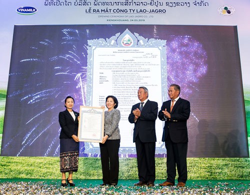 Vinamilk đầu tư "resort" bò sữa organic tại Lào