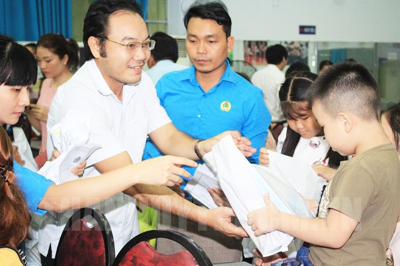 Chăm lo cho học sinh thiếu may mắn