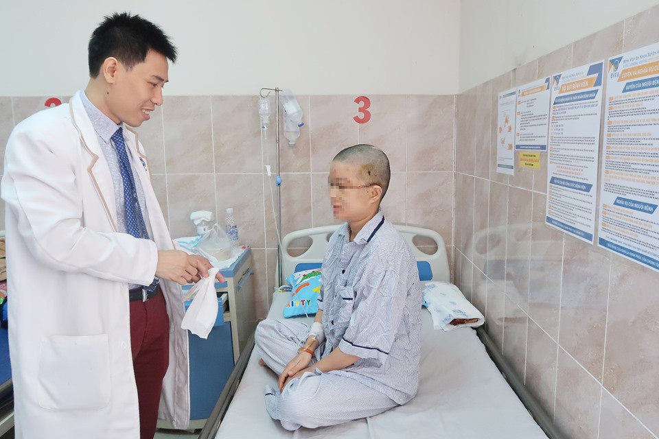 Thương tâm người phụ nữ bị máy dệt cuốn tóc, trơ hộp sọ