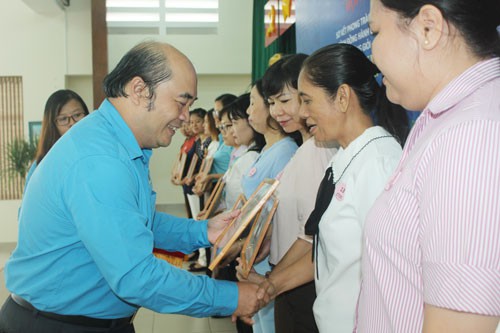 Chăm lo thiết thực cho đoàn viên trong Tháng Công nhân
