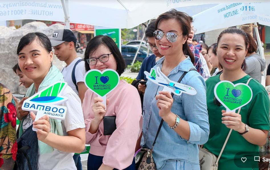 Khách đội nắng săn vé ưu đãi tại Bamboo Airways Tower - Ảnh 7.