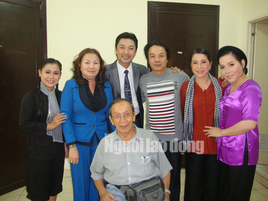 Nghệ sĩ tiếc thương bậc thầy thiết kế s&acirc;n khấu Phan Phan - Ảnh 5.