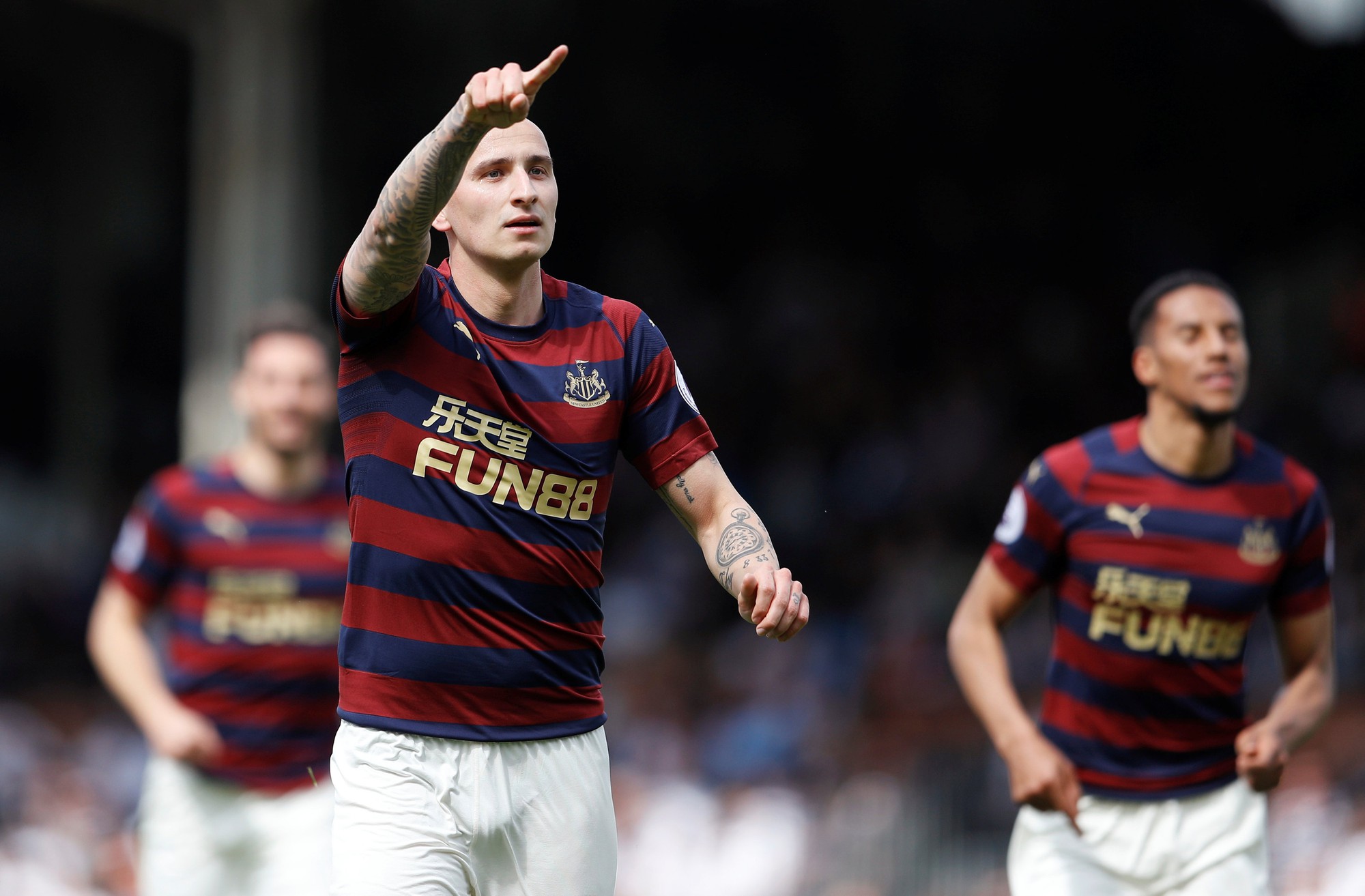 Newcastle "biến hình" với 350 triệu bảng từ tỉ phú UAE?