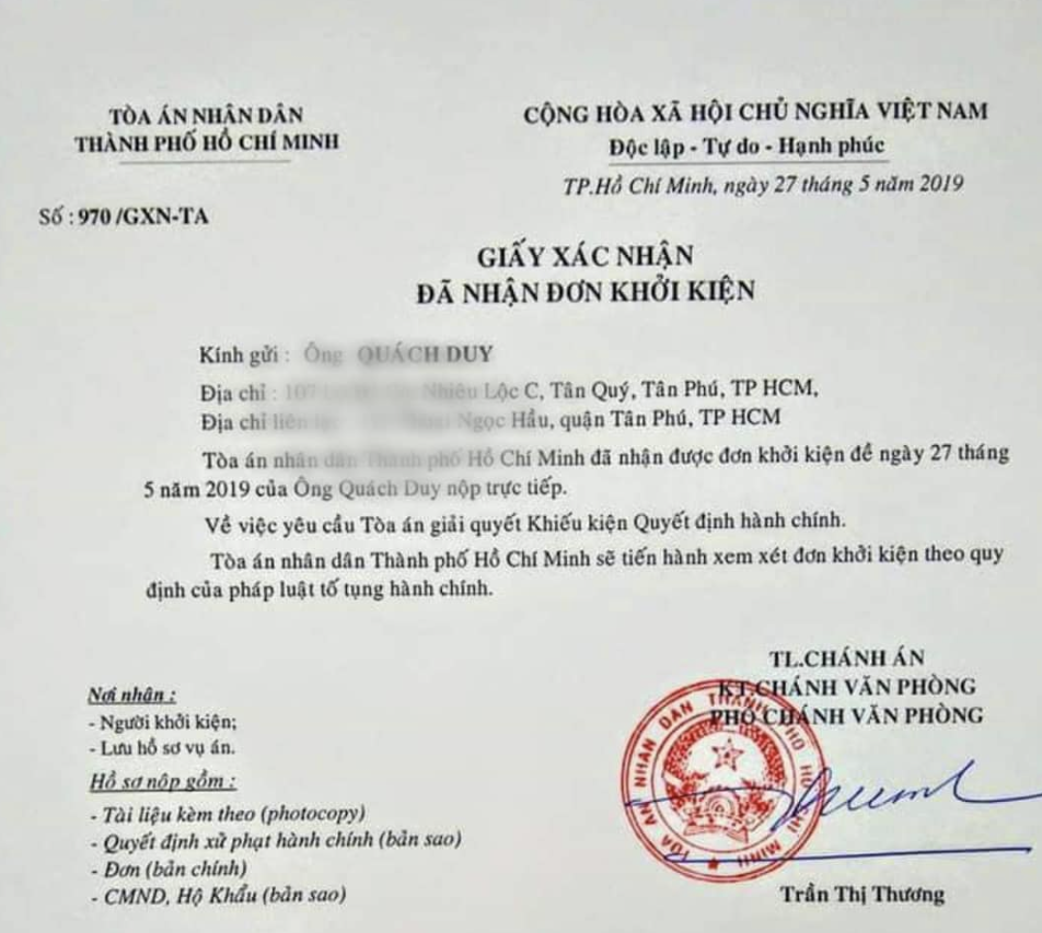 Bị phạt do xúc phạm lãnh đạo, 1 chuyên viên văn phòng UBND TP HCM khởi kiện