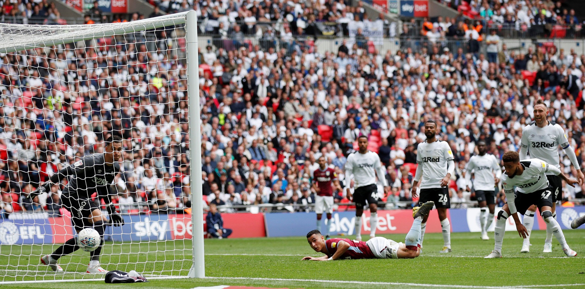 Hạ Derby County sau 97 ph&uacute;t, Aston Villa trở lại giải Ngoại hạng - Ảnh 4.