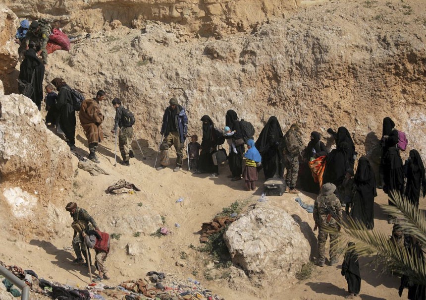 Mỹ âm thầm chuyển tù nhân IS từ Syria đến Iraq