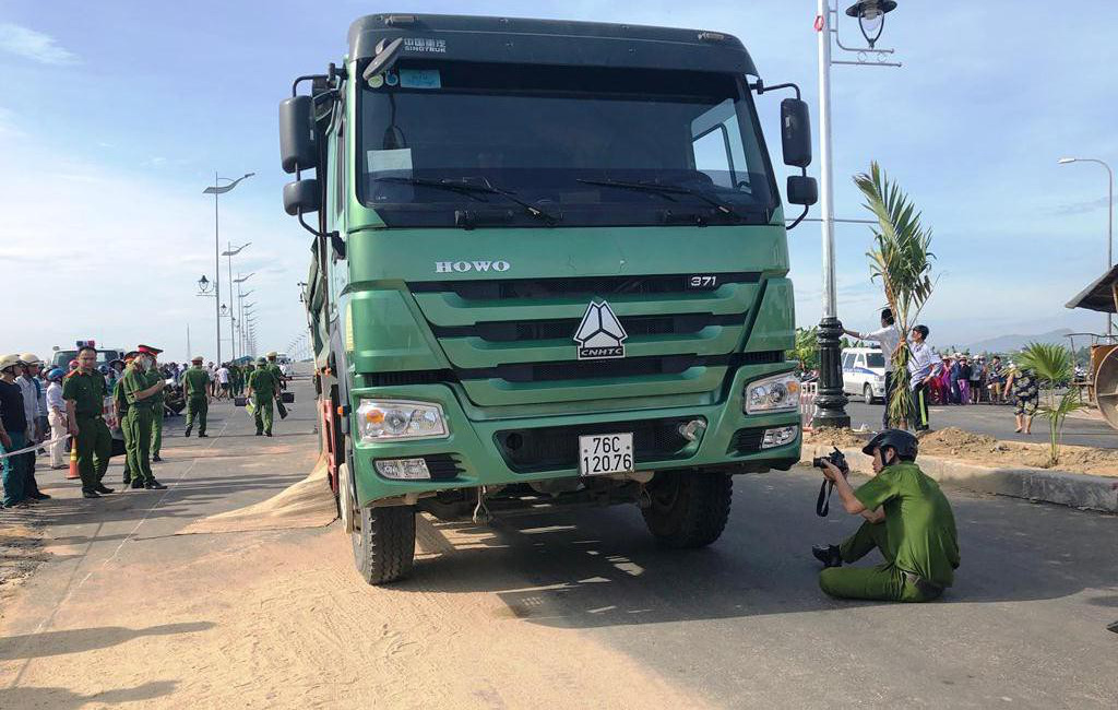 Đi &ocirc;n thi tốt nghiệp, nữ sinh lớp 12 bị xe tải t&ocirc;ng chết thảm - Ảnh 2.