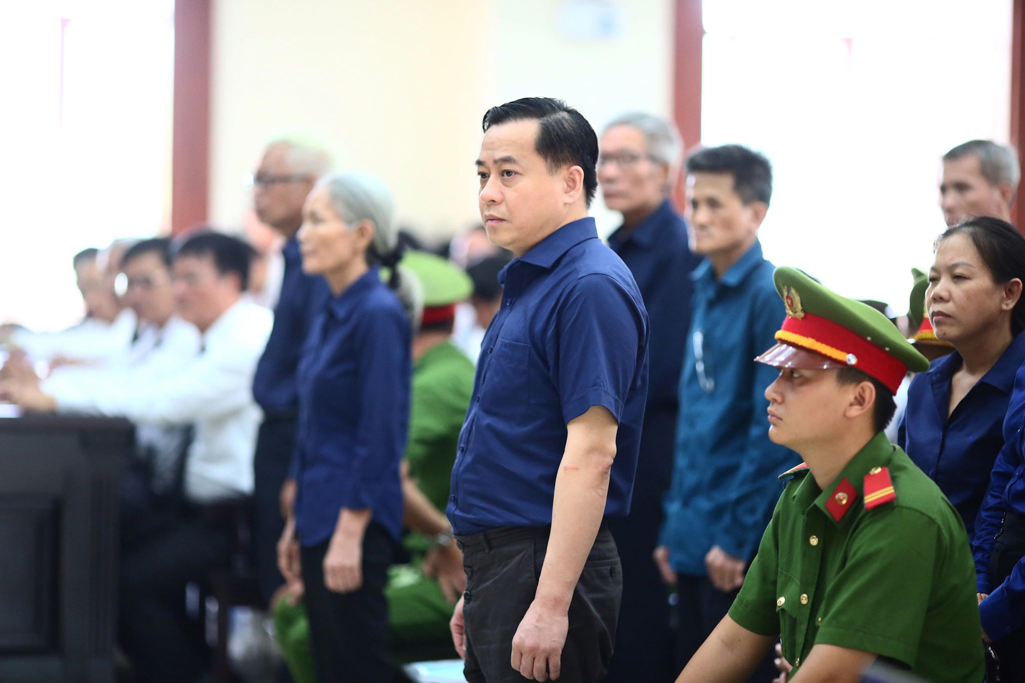 Biểu hiện "lạ" của Vũ "nhôm"!