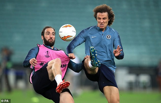 Chelsea tung hỏa m&ugrave; về việc David Luiz tranh c&atilde;i với Higuain khiến Sarri bất m&atilde;n? - Ảnh 2.