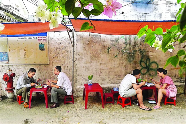 Quán bánh cuốn hơn nửa thế kỷ - Ảnh 2.