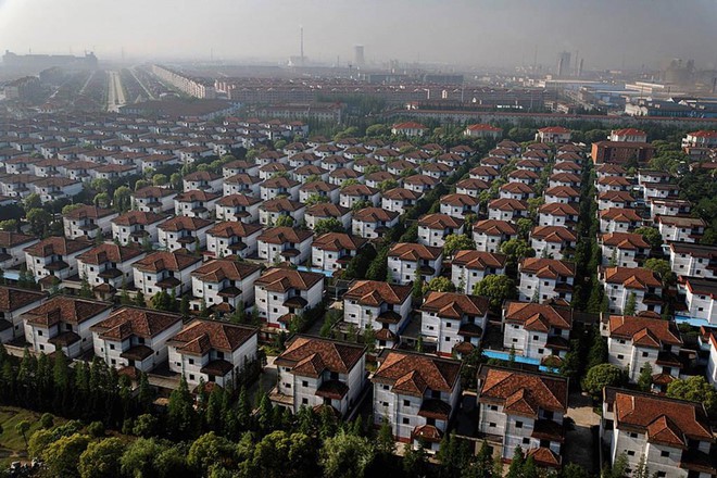 Ngắm ng&ocirc;i l&agrave;ng gi&agrave;u c&oacute; nhất Trung Quốc - Ảnh 1.